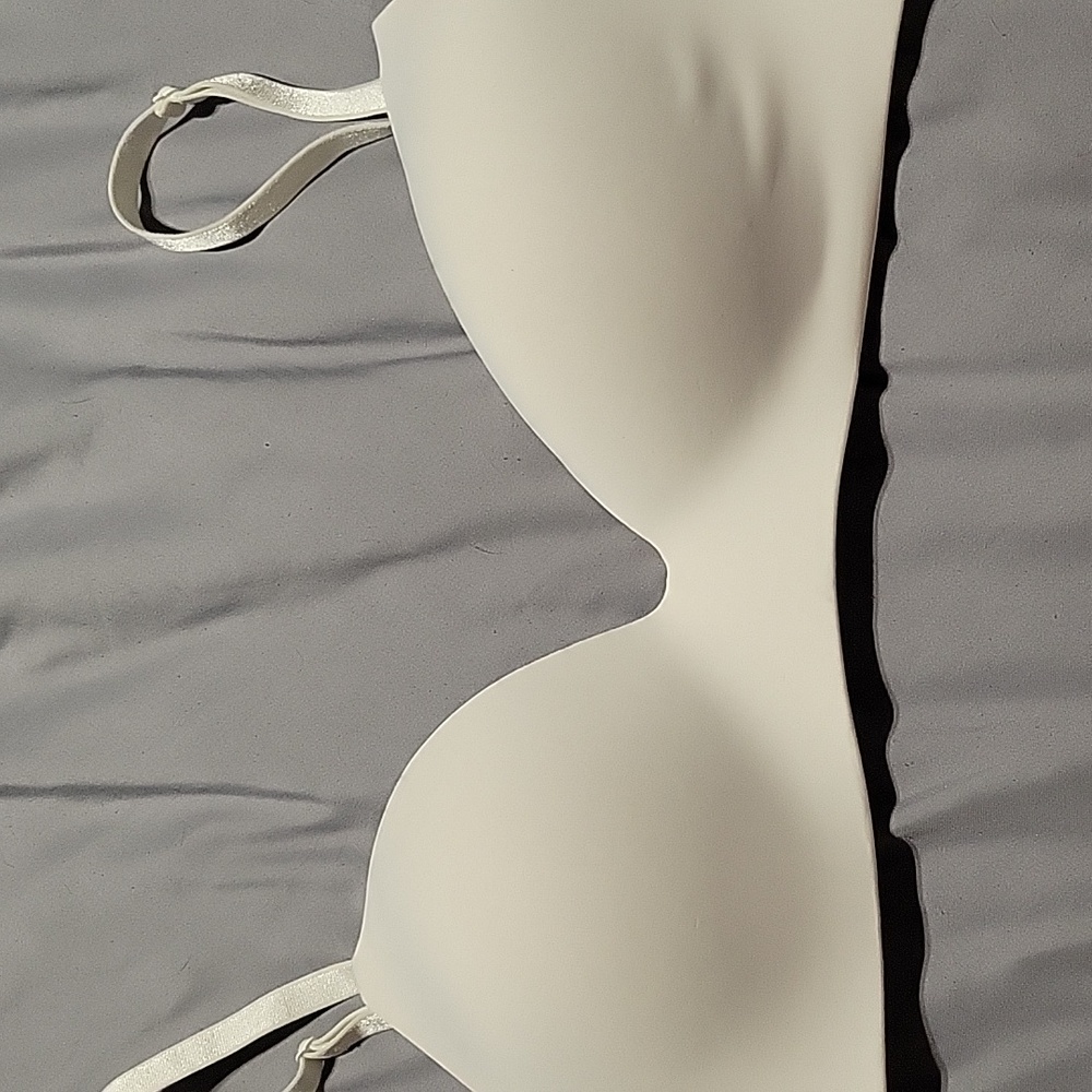 Victoria's Secret white 36D bra